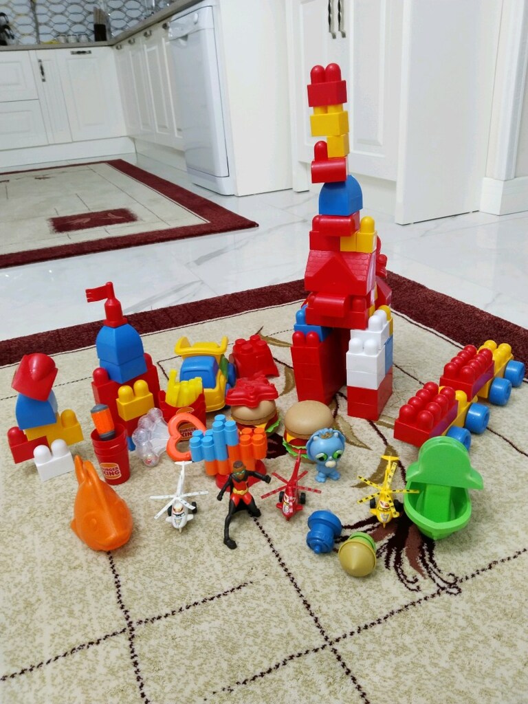 LEGO ve karışık oyuncaklar - 4