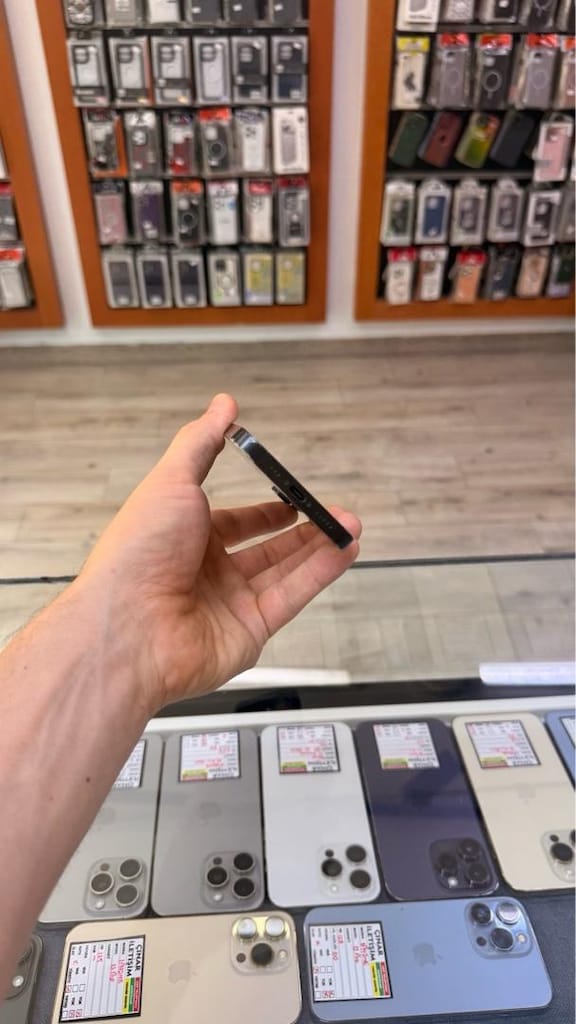 iPhone 16e Black 128GB - 5