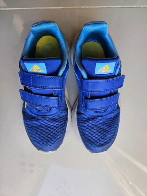 35 numara Adidas ayakkabı