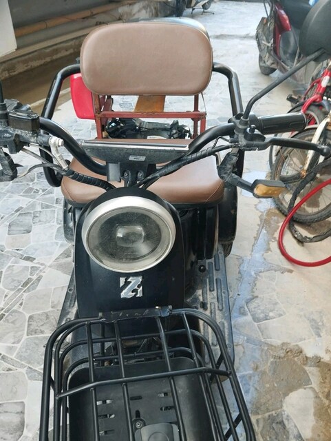 Hem elektrikli hem benzinli motorsiklet