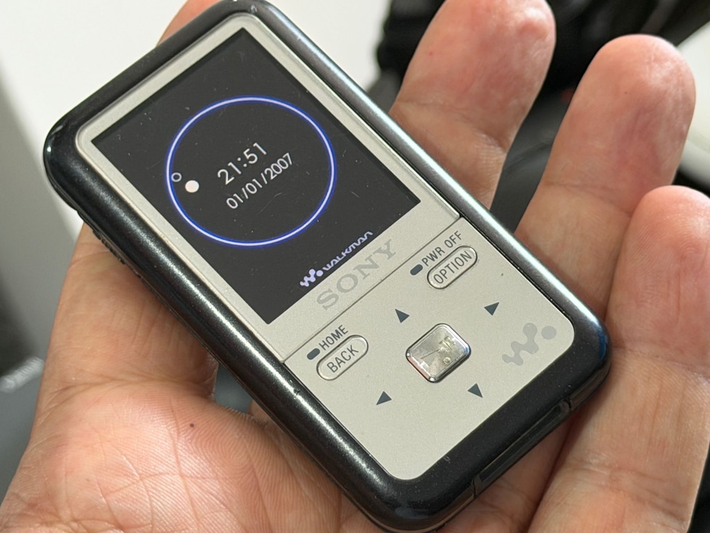 Sony Walkman NWZ-S515 Black (2GB) Digital Media Player - 14