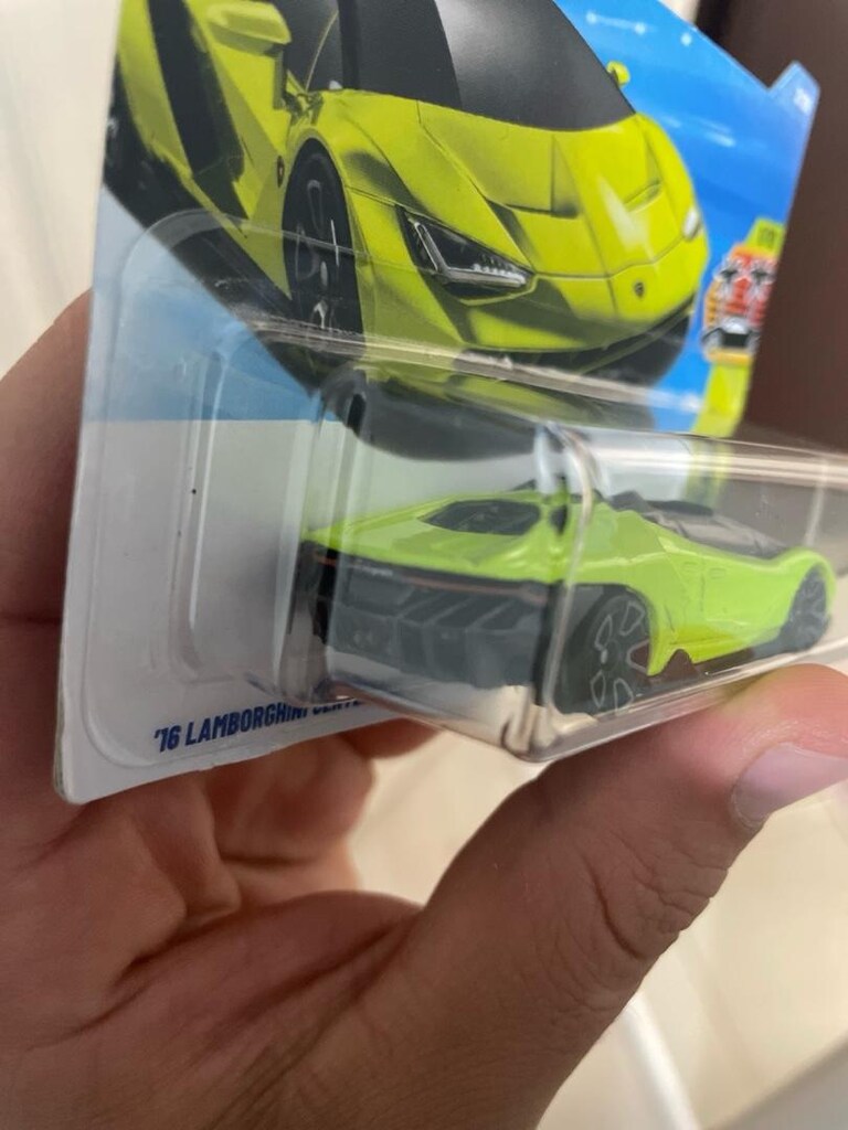 Hot Wheels 16 Lamborghini Centenario Roadster - 3