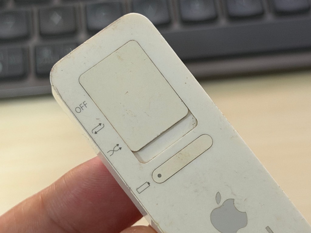 Apple iPod Shuffle A1112 1st Gen 512MB White MP3 Player USB - 5