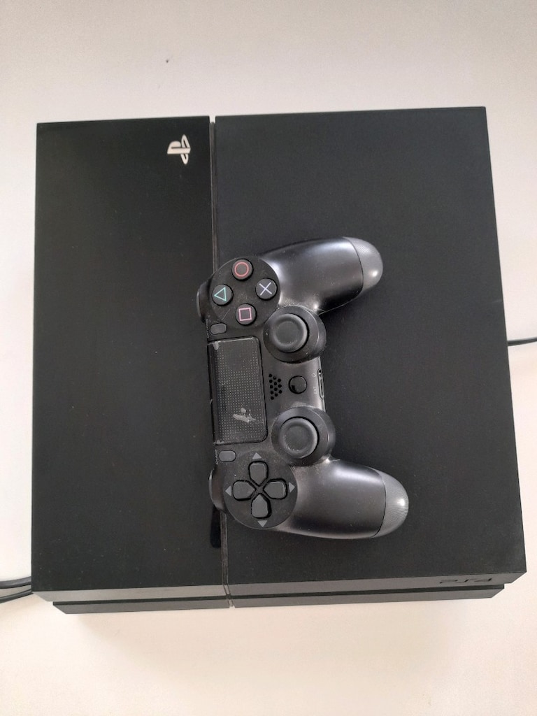 6 adet oyun dahil.Play Station 4 , Ps4 Fat siyah mat kasa.13,52 sürüm. - 3
