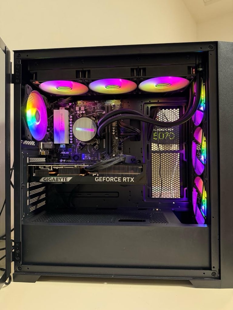 AMD Ryzen 7 7800X3D / RTX 5070 12GB / 32GB RAM / 1TB NVMe SSD - 2