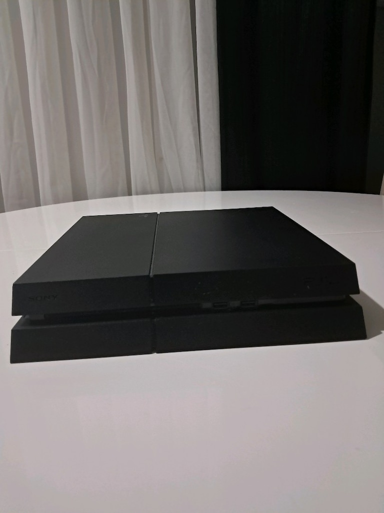 İlk Sahibinden Sorunsuz PS4 + 3 Kol - 2