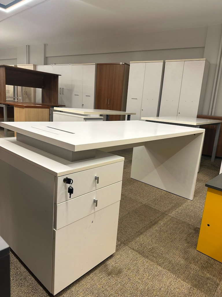 KLAS OFİS ÜSKÜDAR 160x80 BEYAZ KESON AYAKLI ÇALIŞMA MASASI - 4