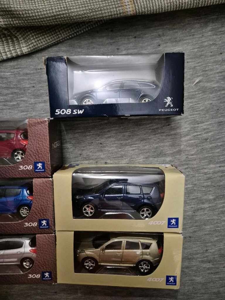 Norev 3inç Peugeot diecast model araba - 13