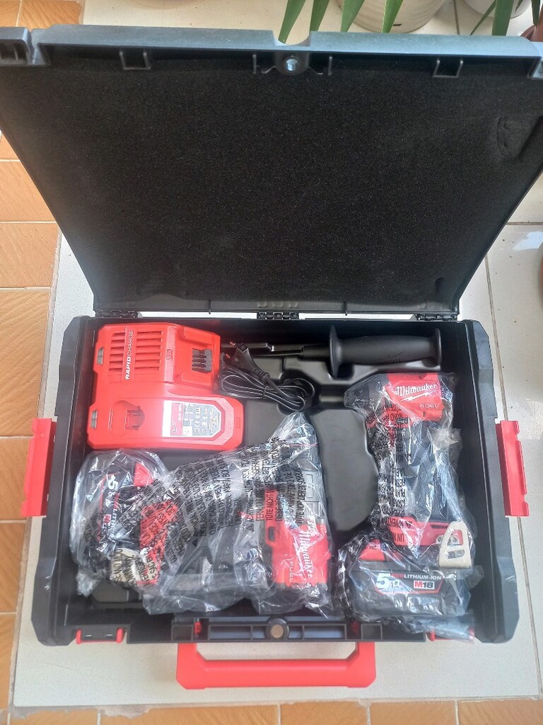 Milwaukee M 18 akülü. 5 Amper - 2