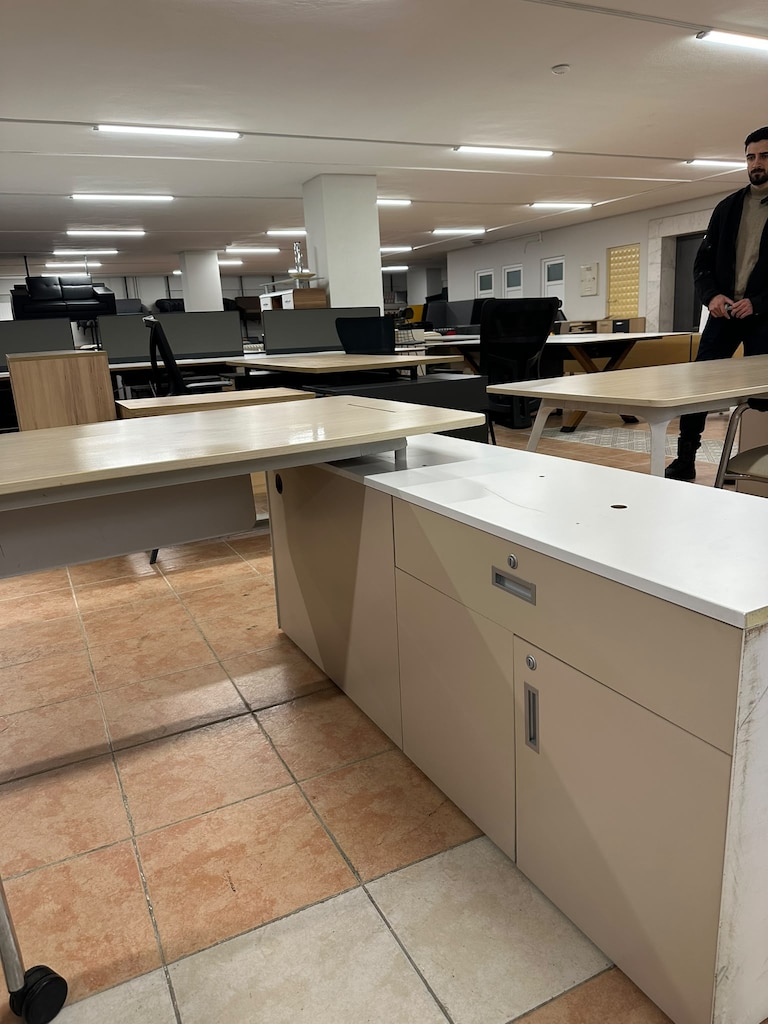 KLAS OFİS ÜSKÜDAR 180x80 CM NURUS AKÇE MÜDÜR MASASI İKİNCİ EL - 4