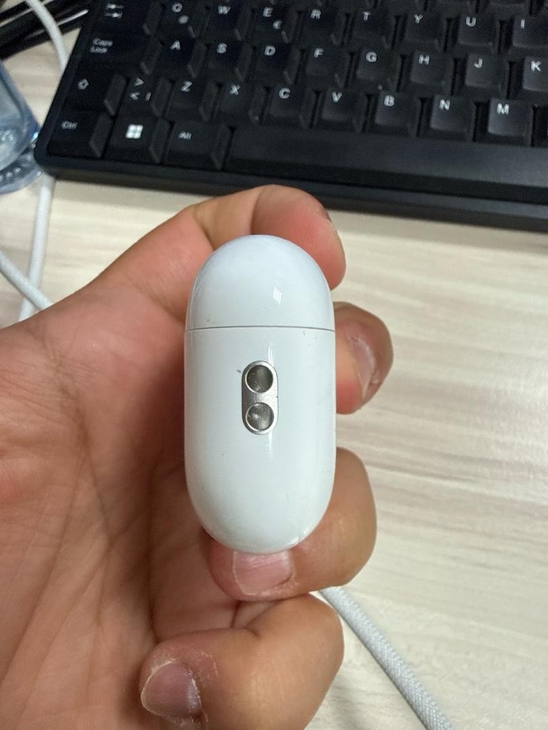 AirPods pro 3 - 2