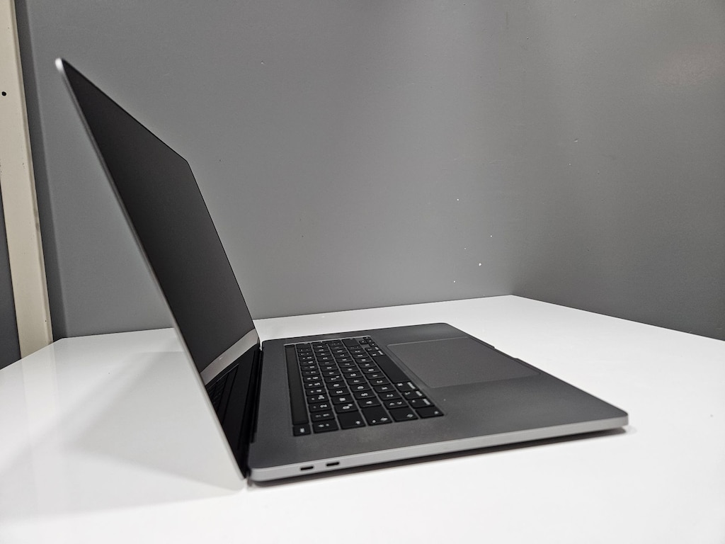 MACBOOK PRO +16 İNÇ+i7 +16 GB RAM+500 GB SSD+ PİL DEVRİ 260 - 5