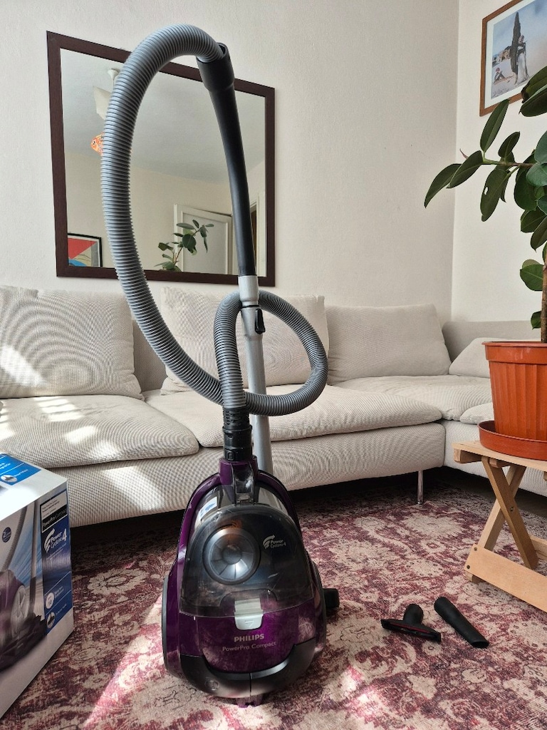 Philips elektrik torbasız süpürge - 1.700 TL - 3