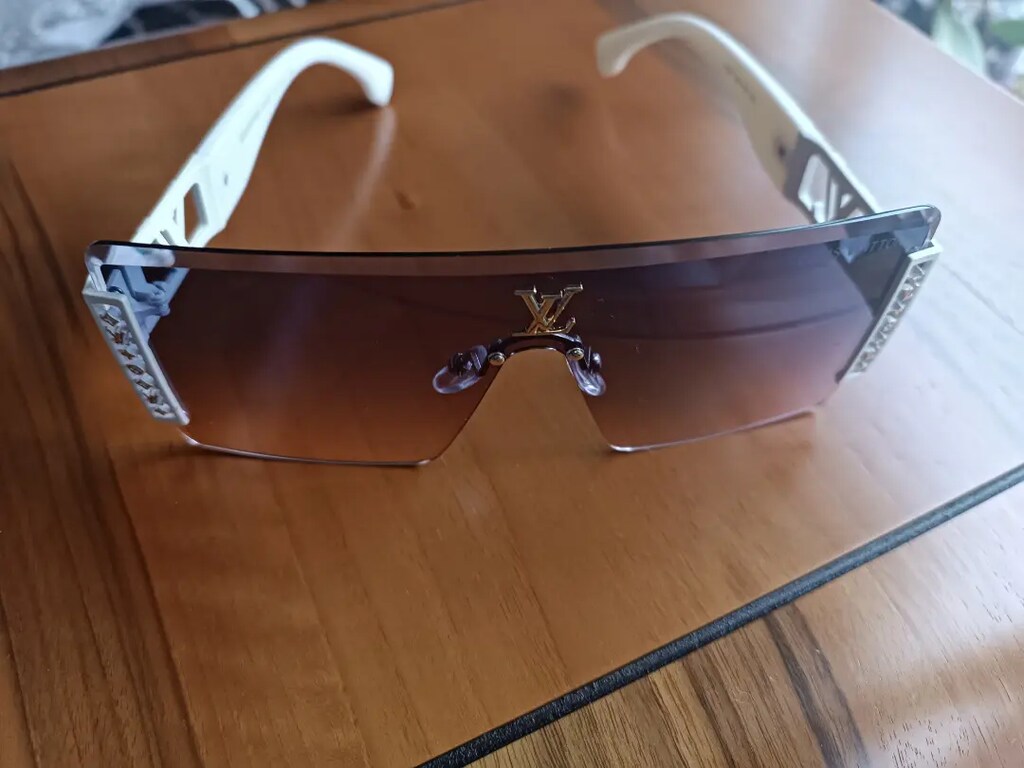 Louis Vuitton bayan Güneş gözlüğü