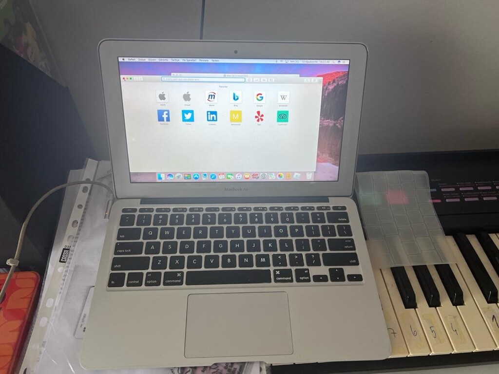 Apple MacBook Air 11 inch 2011 - 4