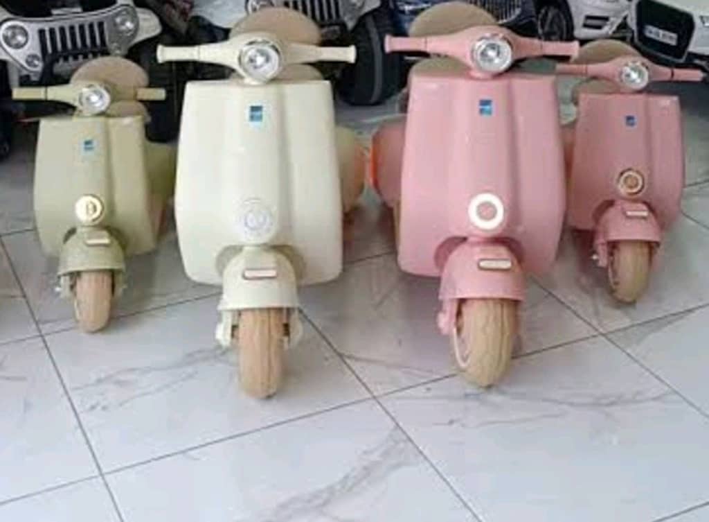 (AnkaCar çocuk oto galeri) KAMPANYA VESPA 12+12 KUMANDALI AKÜLÜ ARABA - 4