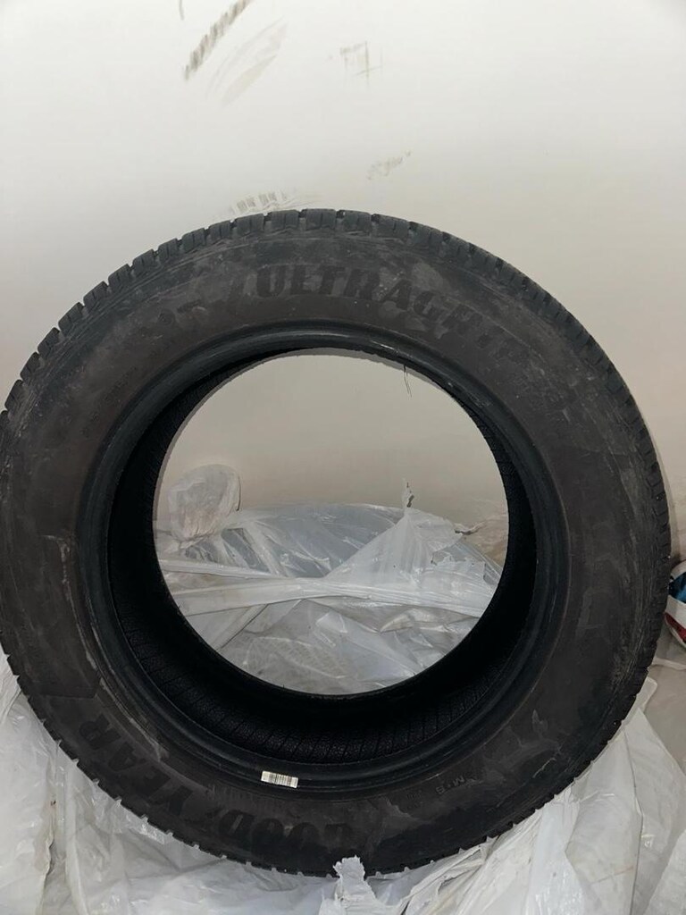 2025 Üretim / 1 Sezon Kullanılmış Goodyear UltraGrip 215/60 R17 96H - 2
