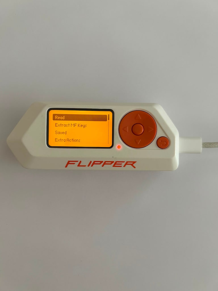 Flipper Zero + 32 GB SD Card / Neredeyse Sıfır Ayarında / İstanbul - 3