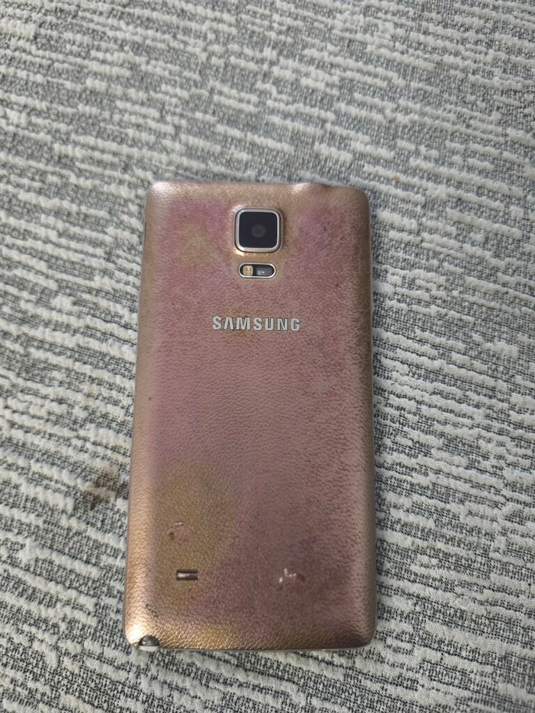 Samsung Galaxy note 4 tertemiz cihaz sadece dış cam çatlak - 2