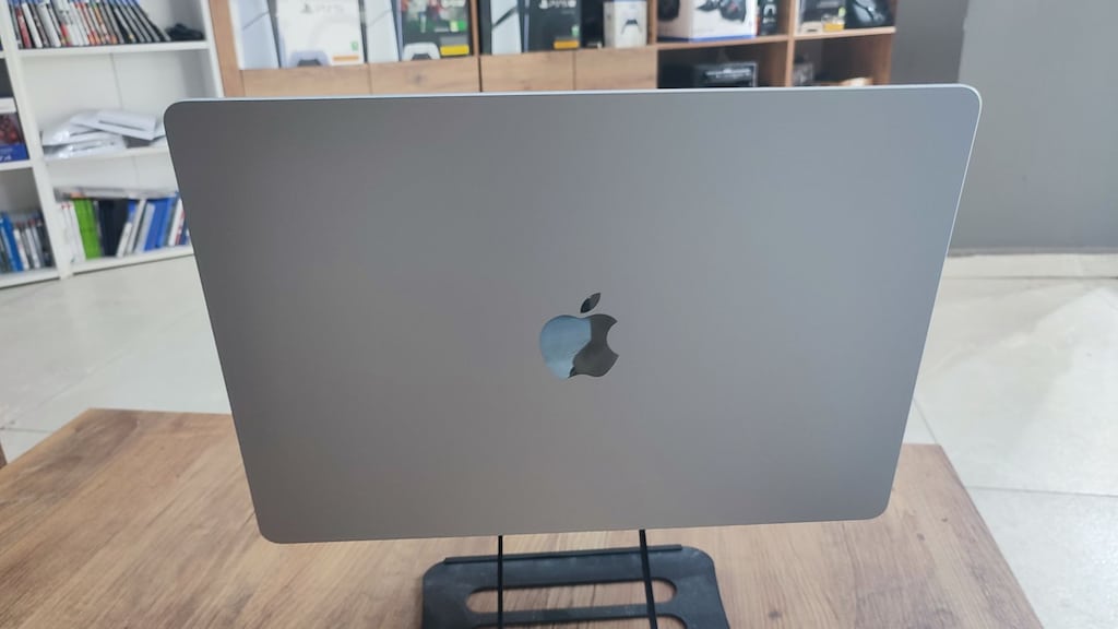 MACPRO M4 İŞLEMCİ 16GB RAM 256GB SSD 15 İNCH PİL DEVRİ 32 3AY GARANTİ - 3
