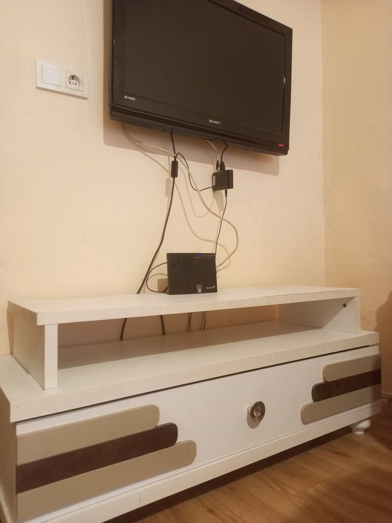 Televizyon ve TV ünitesi - 4