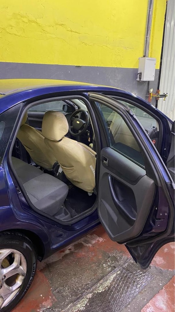 FORD FOCUS 2006 SEDAN - 5