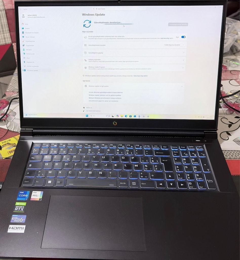 i7-12700H - GeForce RTX 3060 - 17.3” - 144 Hz - 3