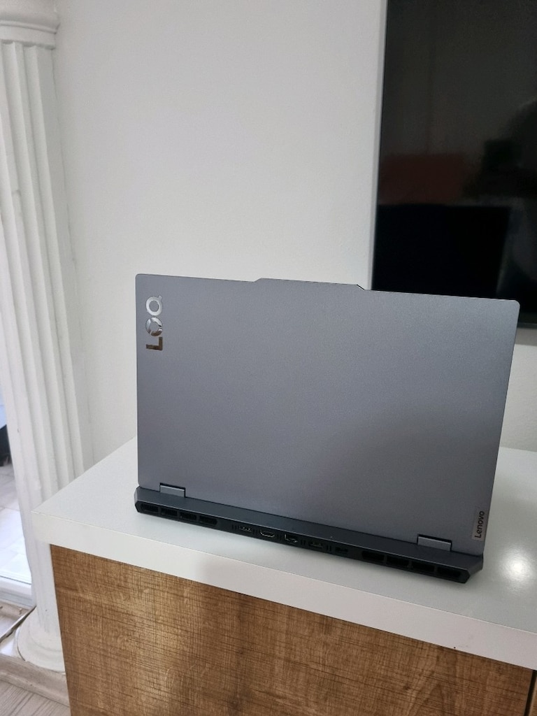 lenovo LOQ 15IAX9 - 7
