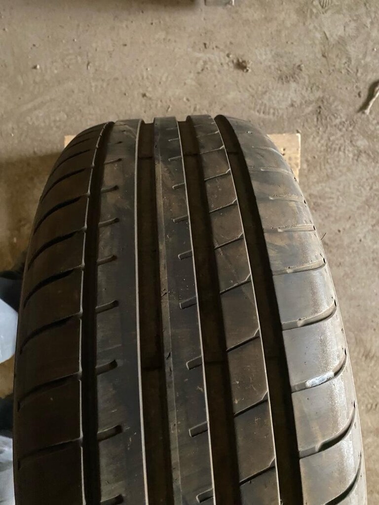 225/55/17 rft googdyear - 4