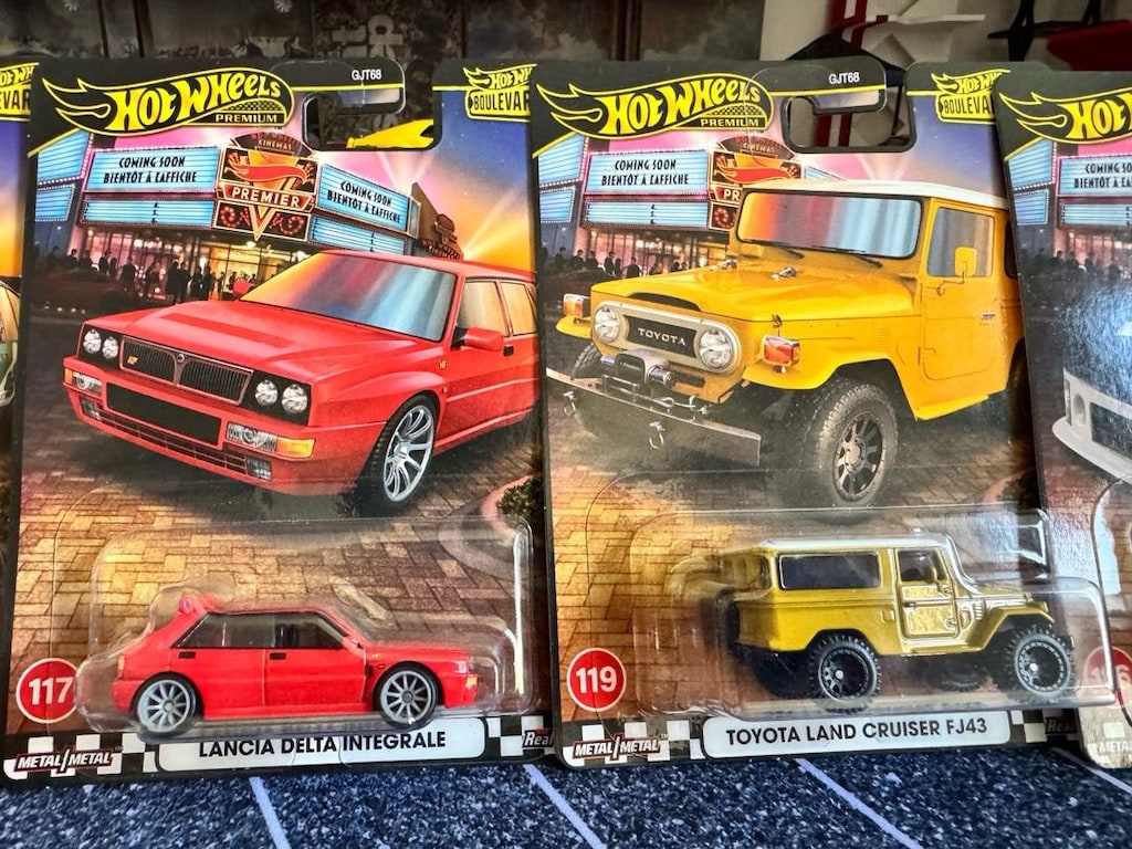 HOTWHEELS PREMIUM BOULEVARD SET - 3
