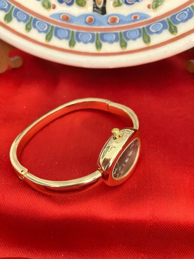 Cartier Altın Tonlu kelepçe kordonlu Oval kadın Saat - 5