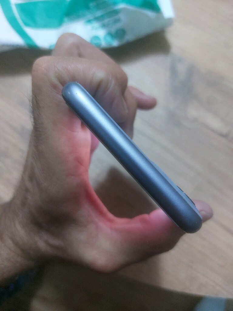 iphone 11 lila renk kutusu vardır.128 gb - 11