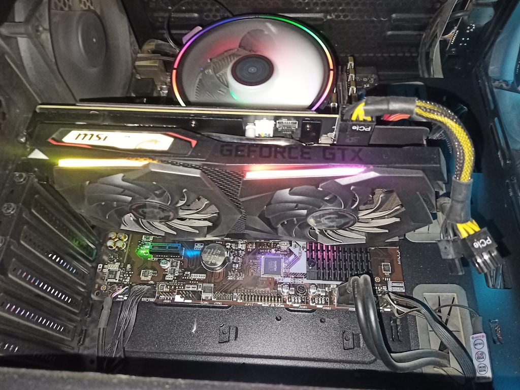 Ryzen 5 3600 + GTX 1660 Super + 16GB DDR4 Ram - 10