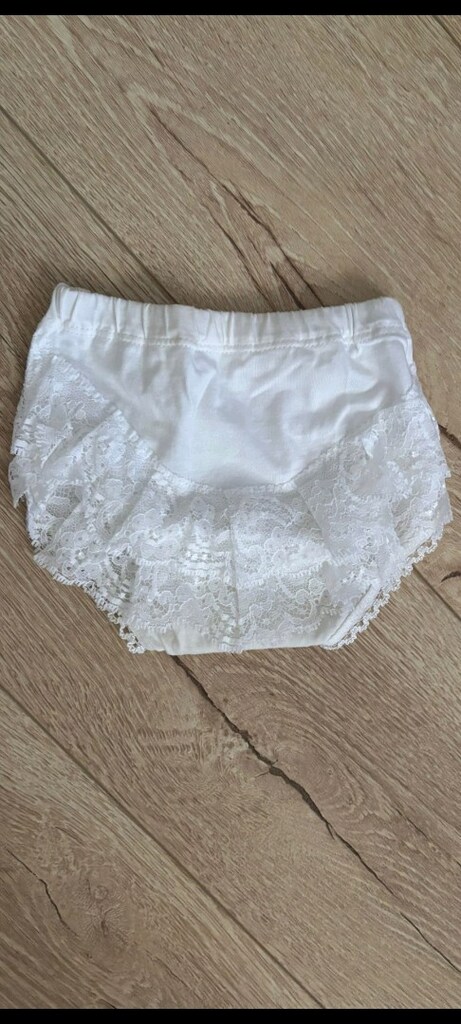 1 yaş penye Bebek dantelli. elbise altı. kilotu
