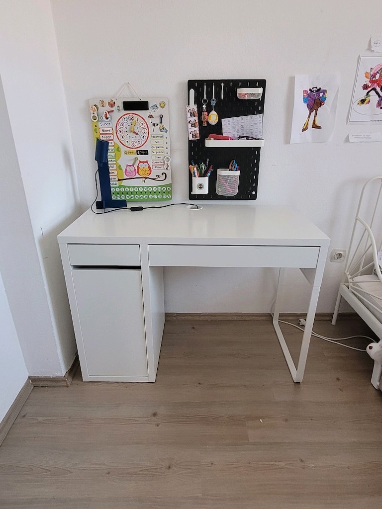 Ikea Micke çalışma masası - 2