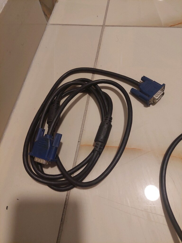 Hdmi kablo. VGA Görüntü kablo. 5 adet hdmi kablo, 2 adet vga kablo var - 6