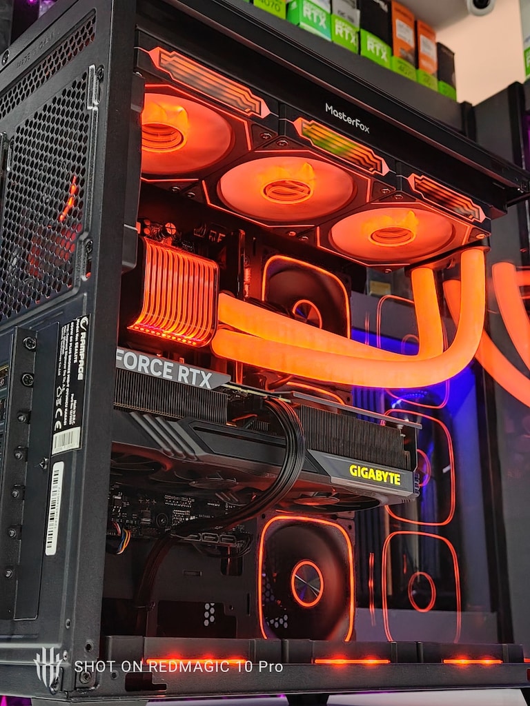 Ryzen 7 7800X3D - RTX 5060 8GB - 16GB RAM - 1TB M.2 SSD - 7