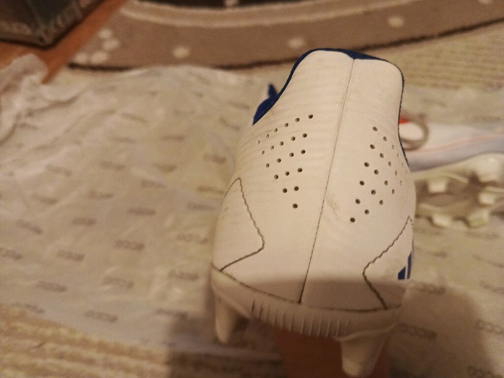 Krampon Adidas F50 modelidir - 9