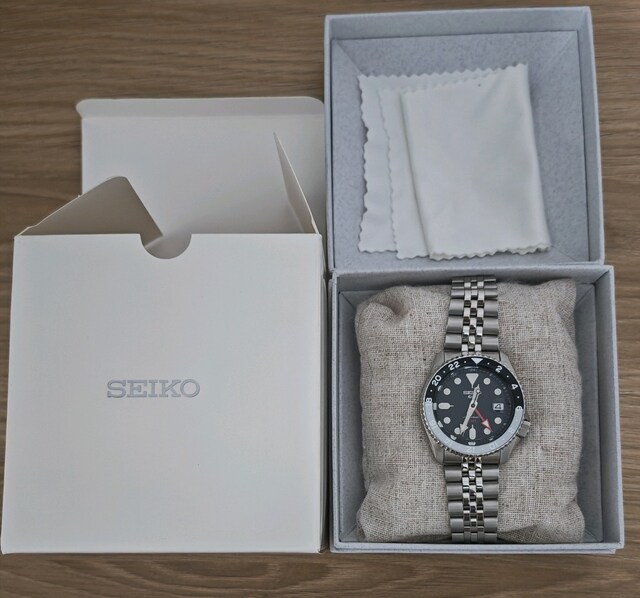 Seiko 5 GMT