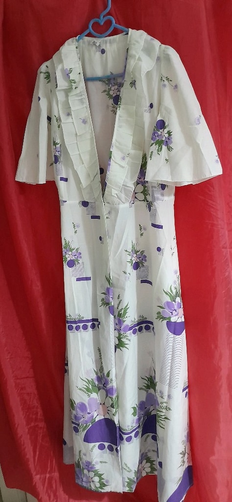 Yeni gibi, M-38,tarz modelde mor beyaz elbise-kimano-sabahlik