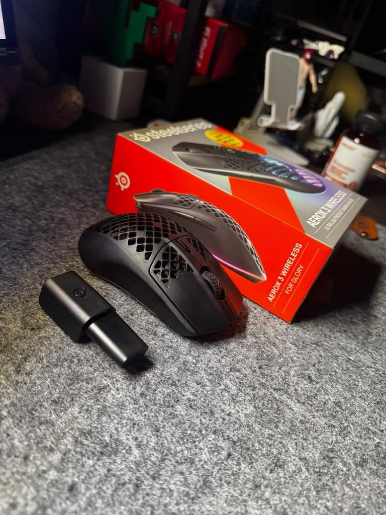 steelseries aerox 3 wireless gaming mouse - 2