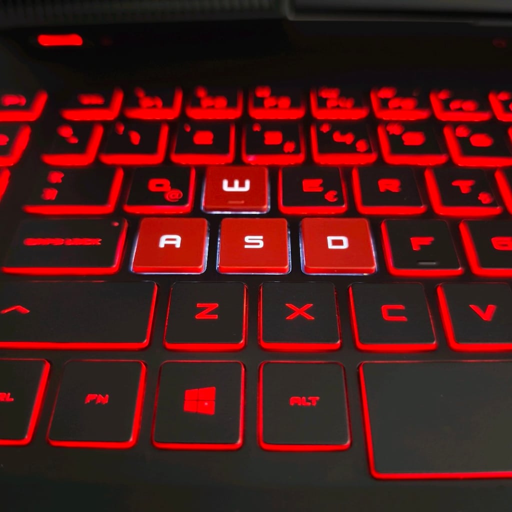 HP OMEN / GAMİNG / 2 TB HDD+SSD / 16 RAM / 17.3"DEV EKRAN / İ7 İŞLEMCİ - 4