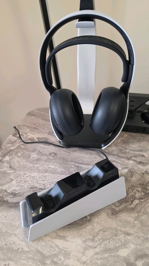 PS5 Pro 2TB + 2 Kol + Pulse Elite + Şarj İstasyonu - 4