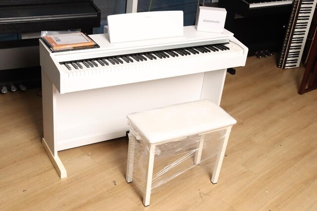 yamaha ydp-143 wh GARANTİLİ dijital piyano temiz ve sorunsuz