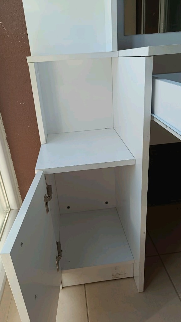 beyaz çalışma ve makyaj masası - 5