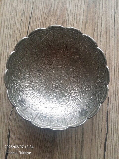 Metal şekerlik.