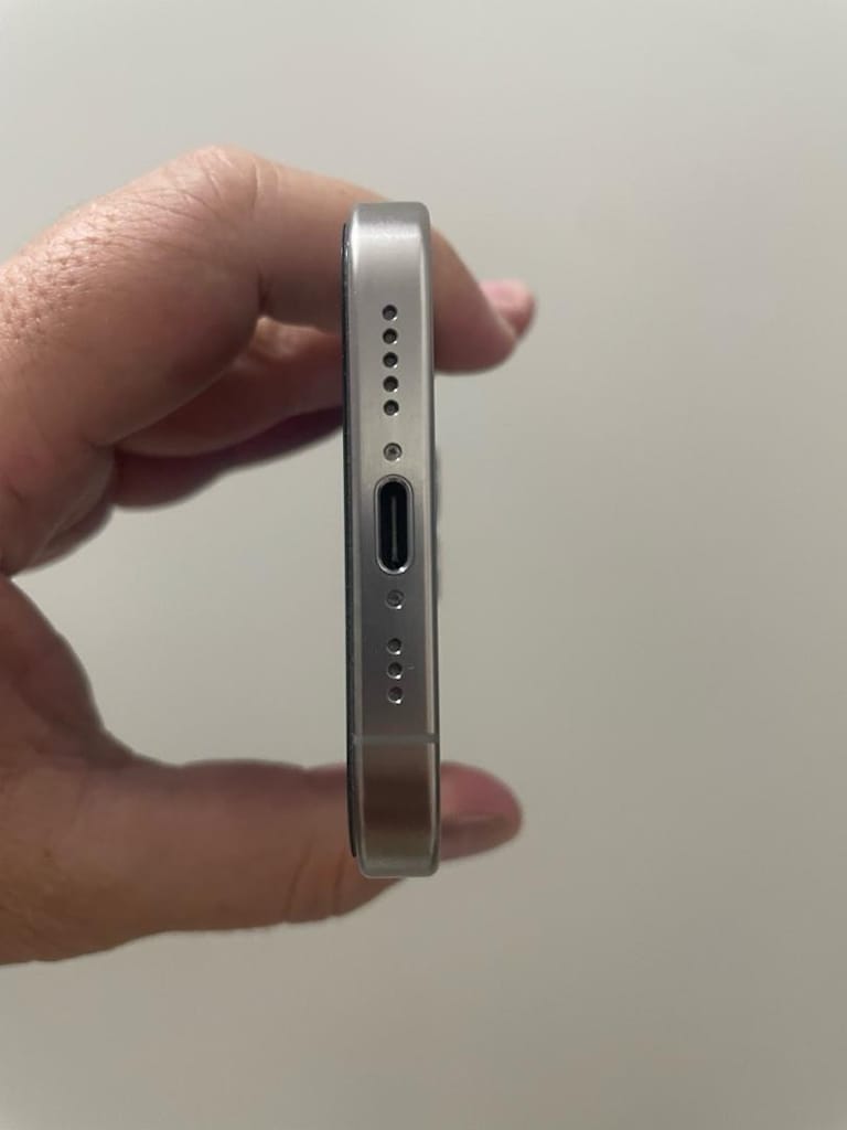 iPhone 15 Pro Naturel Titanyum Kusursuz - 6