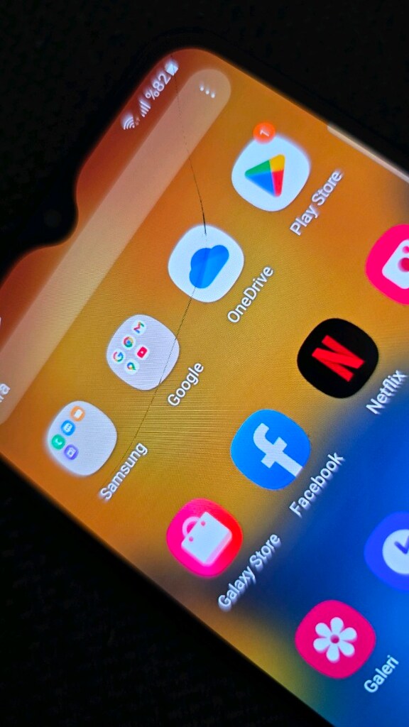 Samsung Galaxy A20 cep telefonu, yurtiçi ve sorunsuz - 5