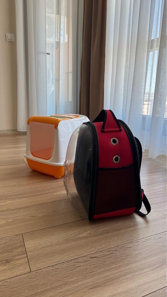 SIFIR HİÇ KULLANILMAMIŞ KEDİ ÇANTASI VE TUVALETİ