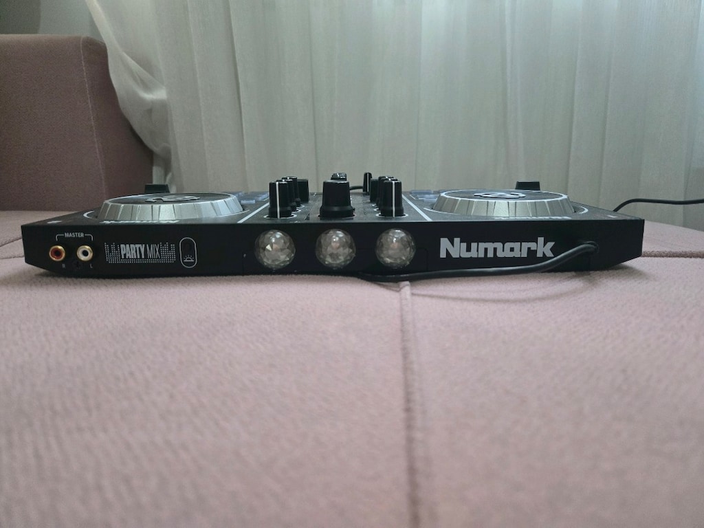 numark party mix dj controller - 4